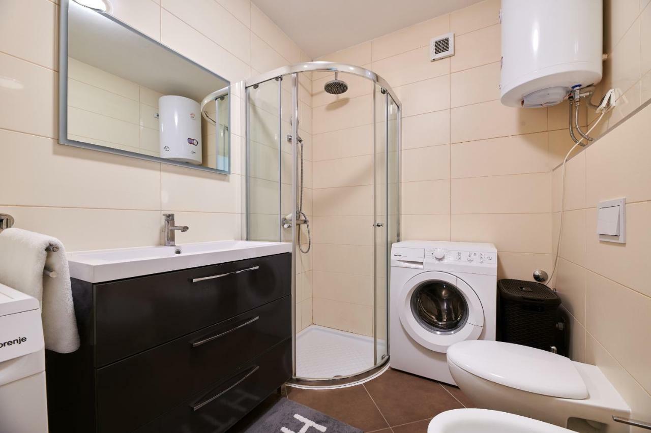 Apartman Leon Umag Exterior foto