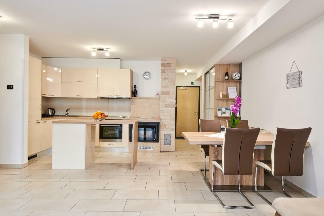 Apartman Leon Umag Exterior foto
