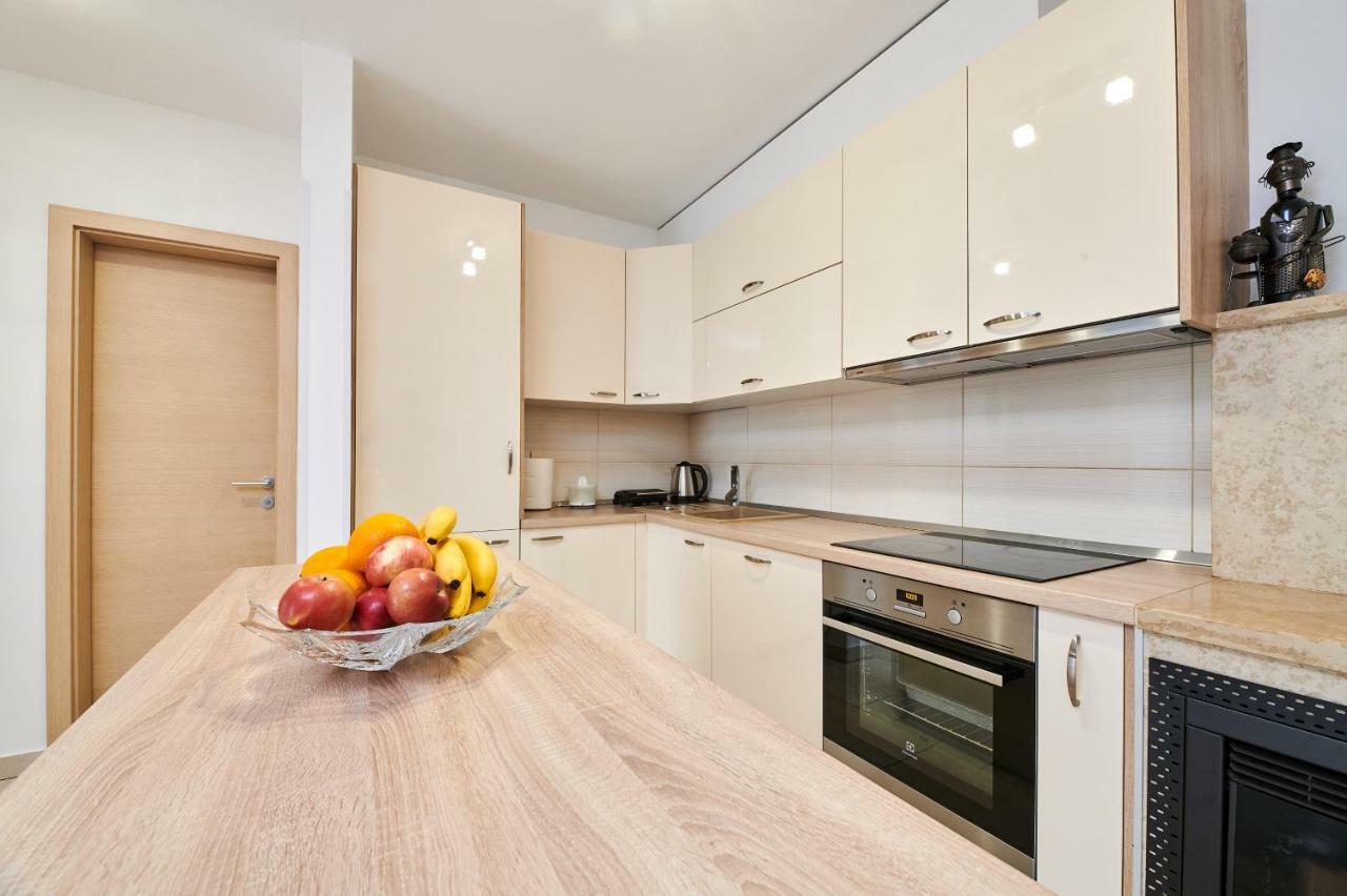 Apartman Leon Umag Exterior foto