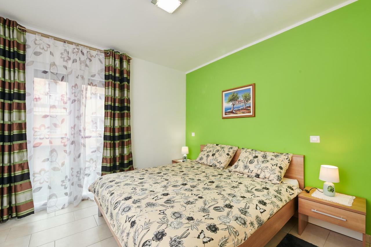 Apartman Leon Umag Exterior foto