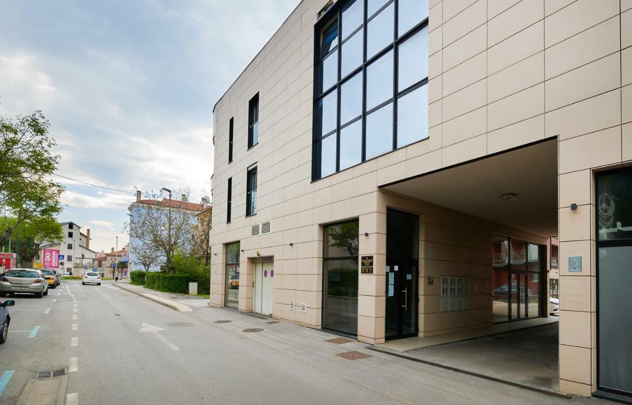 Apartman Leon Umag Exterior foto