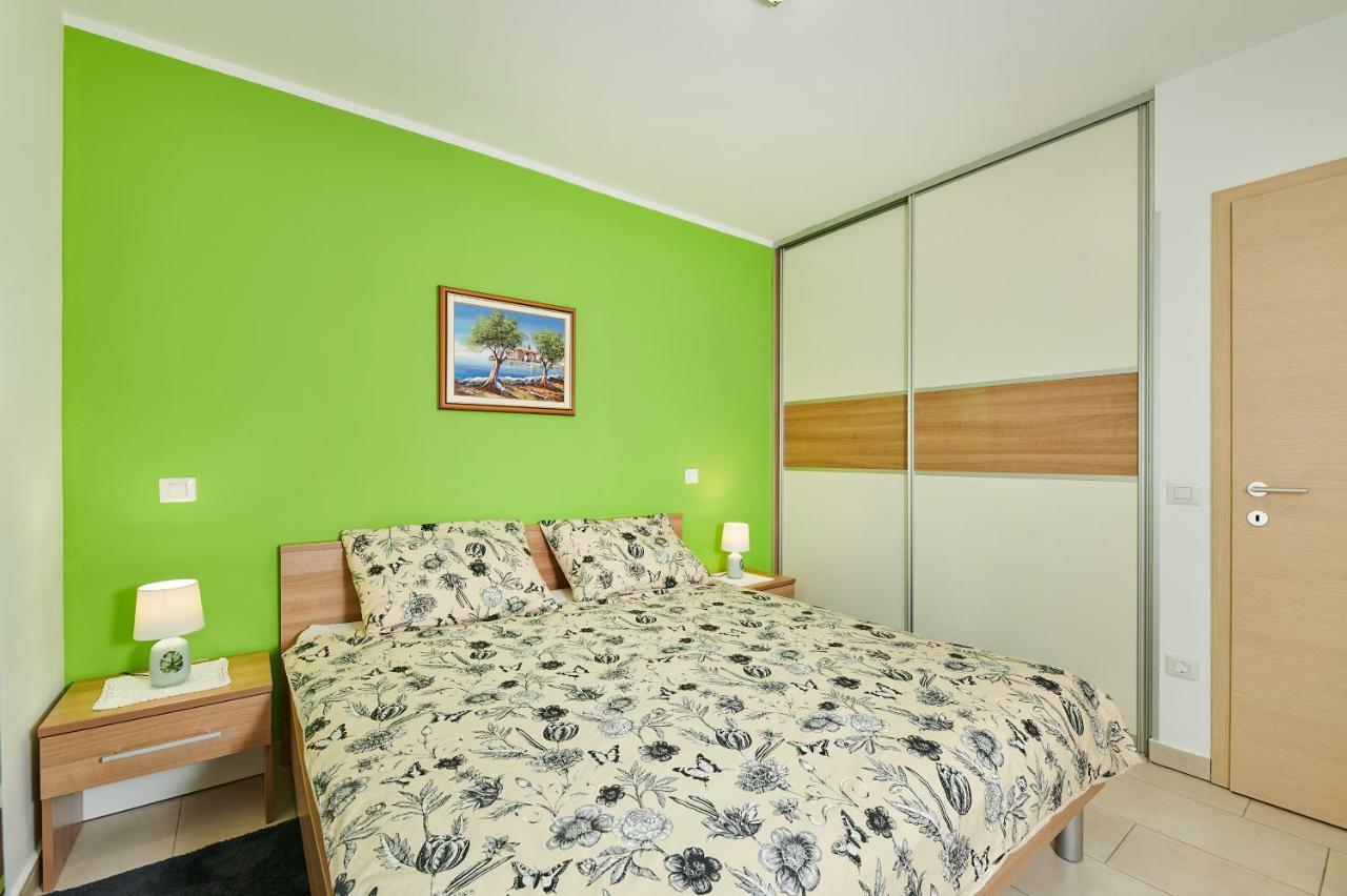 Apartman Leon Umag Exterior foto