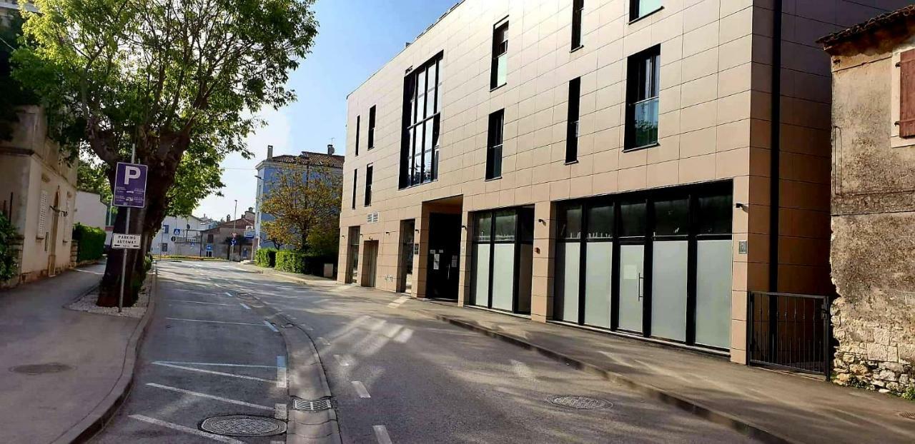 Apartman Leon Umag Exterior foto